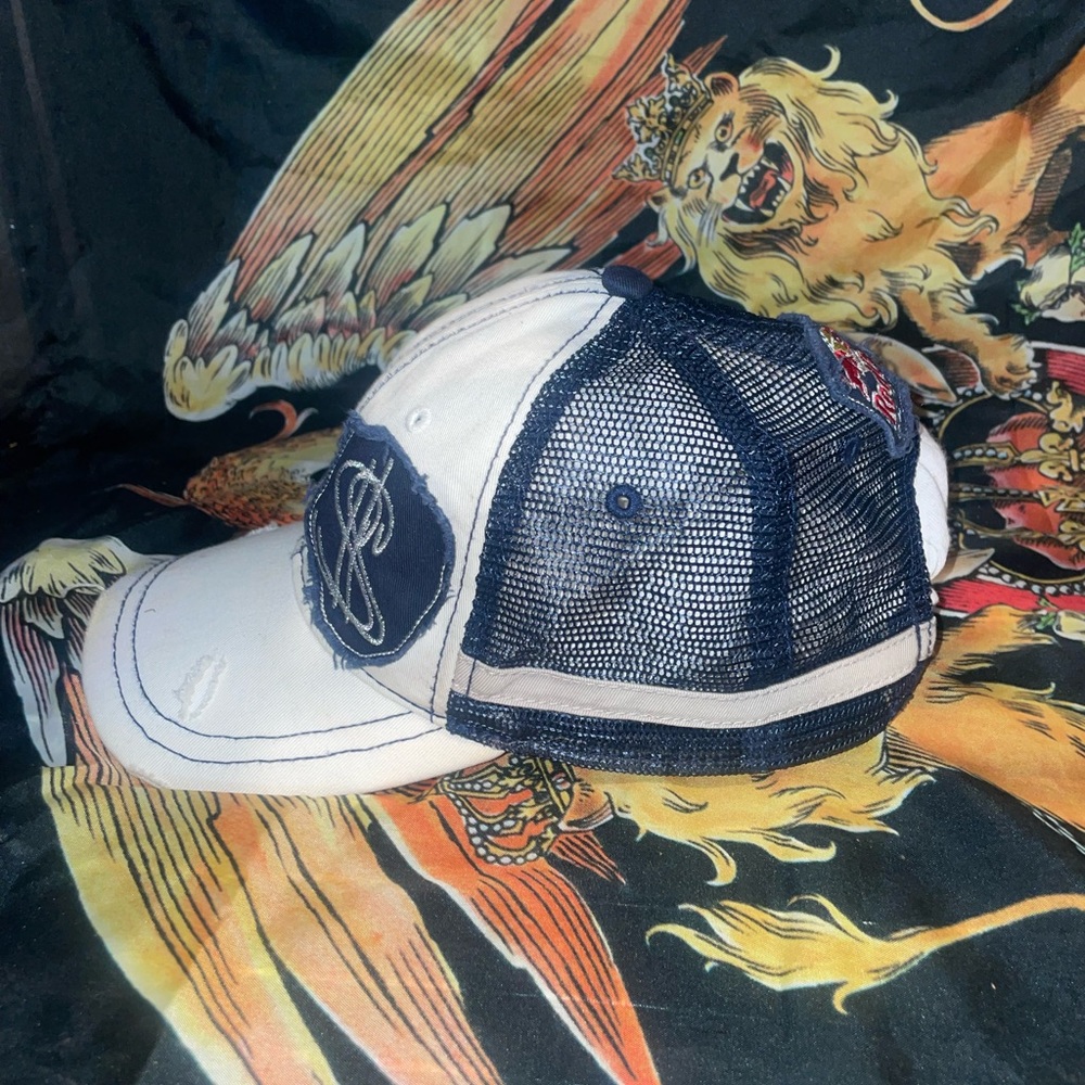 Red Bull snapback hat - Picture 3 of 4